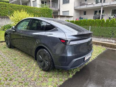 Tesla Y