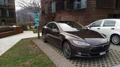 Tesla S 85